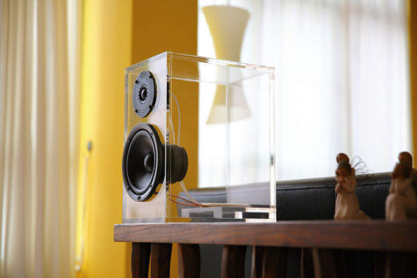 ONEclassic-speakers-01-600x401