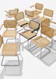 Des chaises en couleur