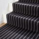 tapis pour escalier avec rayures blanches crenelées
