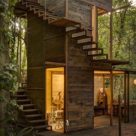 Une cabane dans les arbres au cœur de la forêt mexicaine