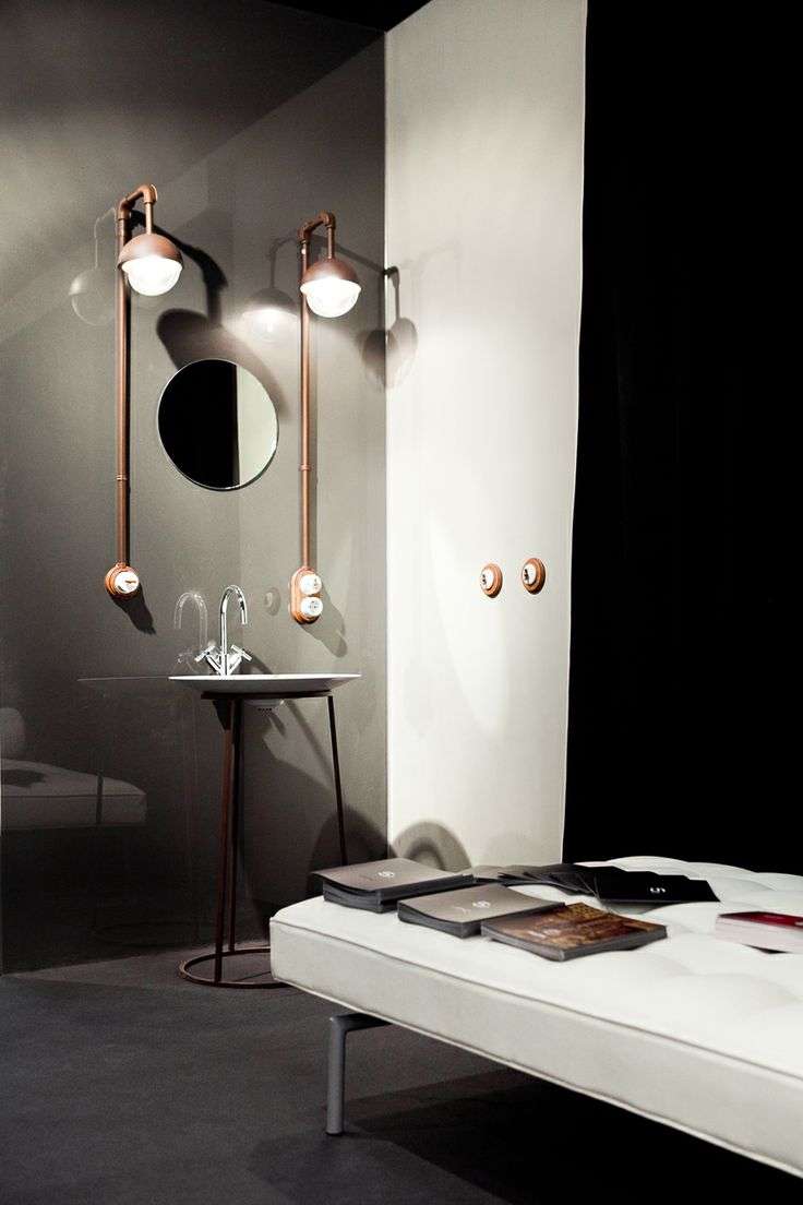 Interrupteur rétro et chic en bois et céramique dans une pièce sombre et élégante. CP. Fontini by Font Barcelona