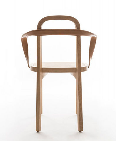 Raffaella Mangiarotti  : structure en bois et accoudoirs en cuir. 
