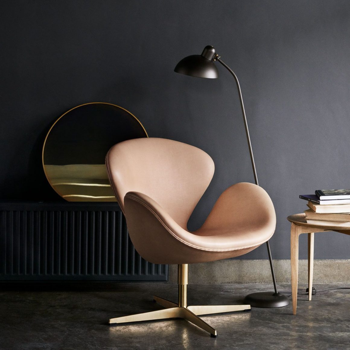 fauteuil Swan cuir rose salon Arne Jacobsen