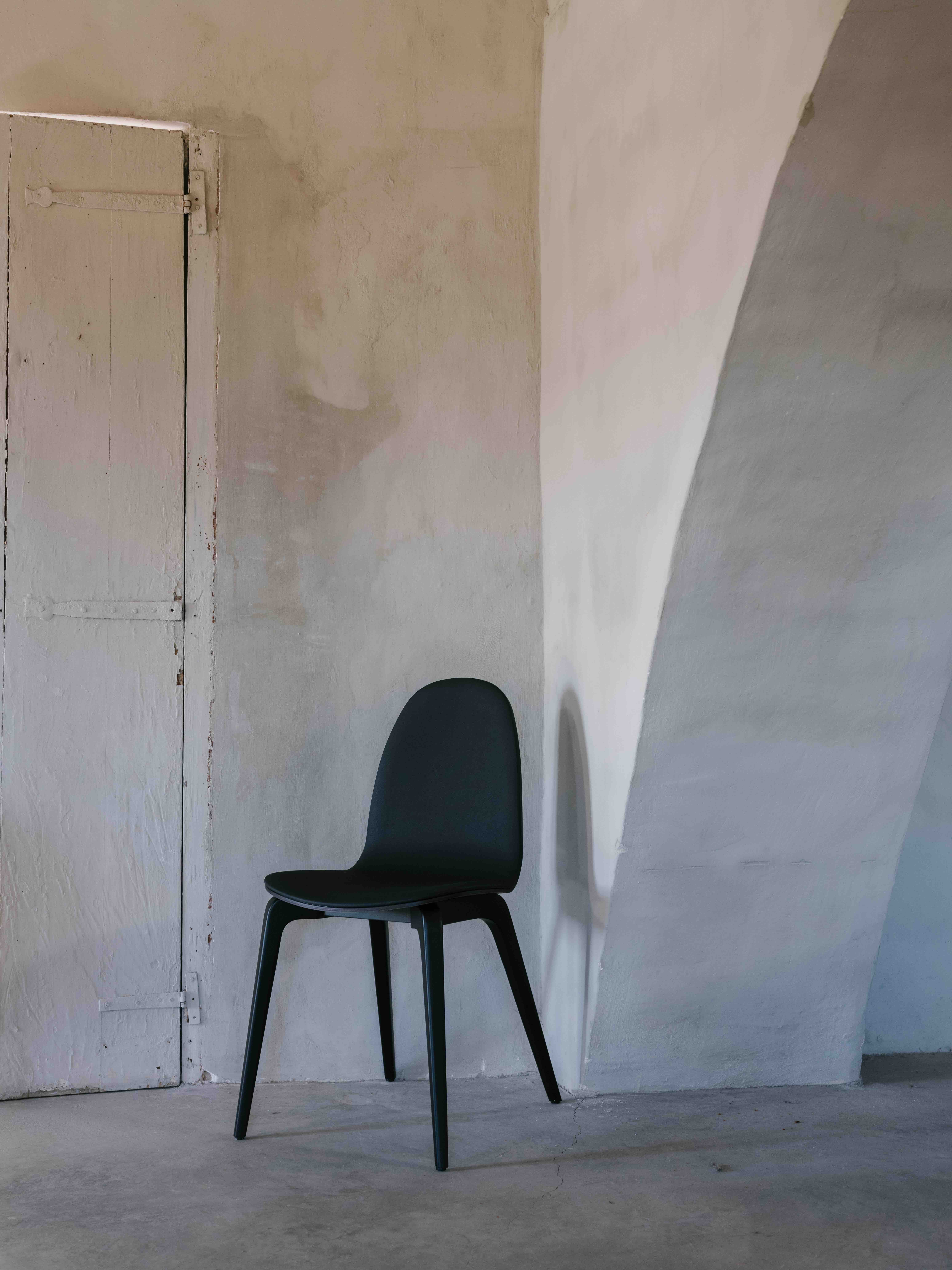 chaise bob en bois noir collection Black Furniture Ondarreta