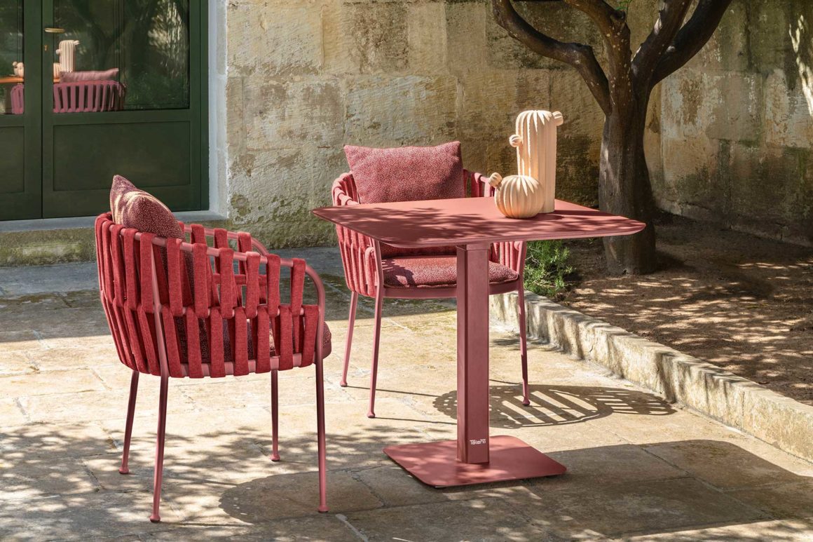 Fabric-table plaiante-chaise-jardin--rouge-2